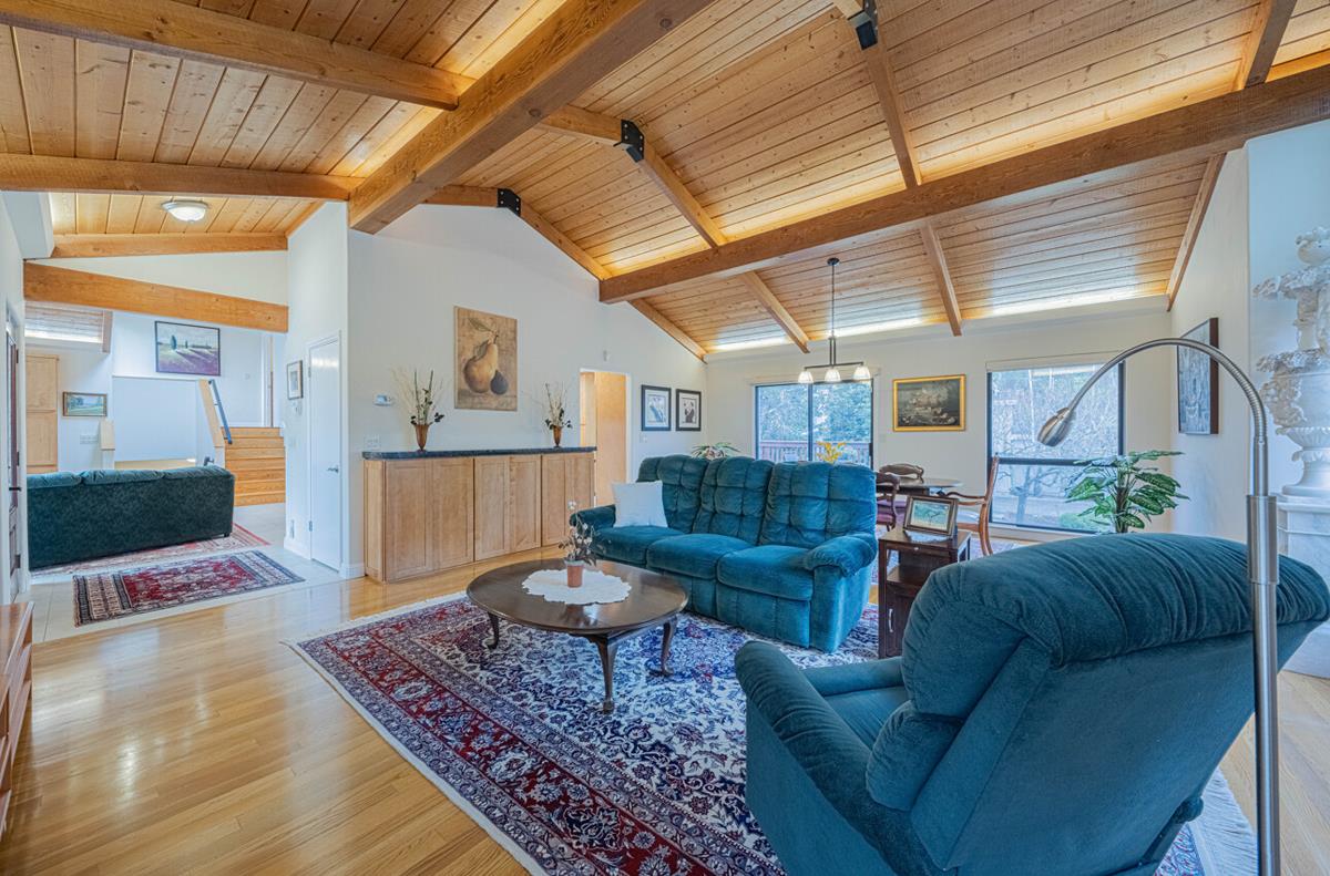 Detail Gallery Image 10 of 67 For 25207 Casiano Dr, Salinas,  CA 93908 - 4 Beds | 4 Baths