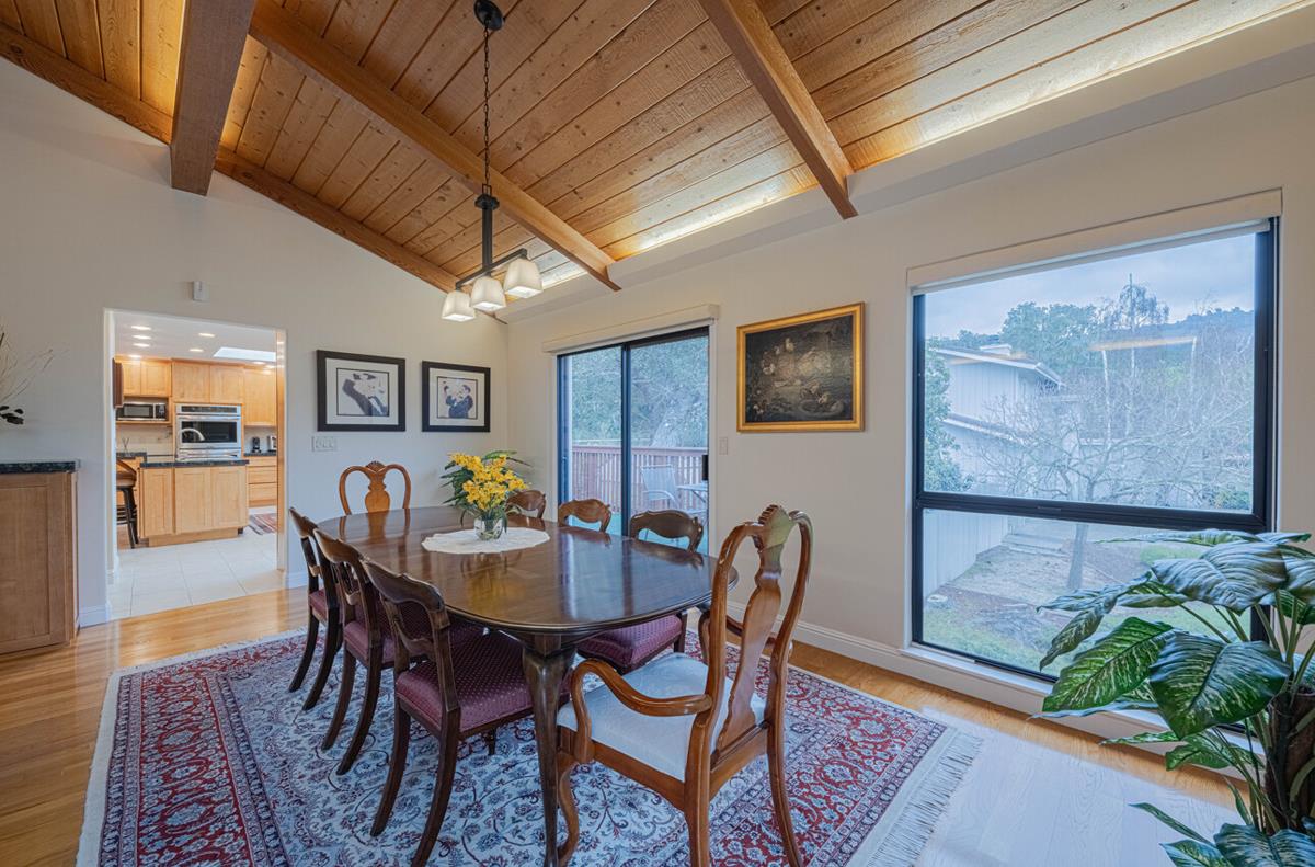 Detail Gallery Image 13 of 67 For 25207 Casiano Dr, Salinas,  CA 93908 - 4 Beds | 4 Baths