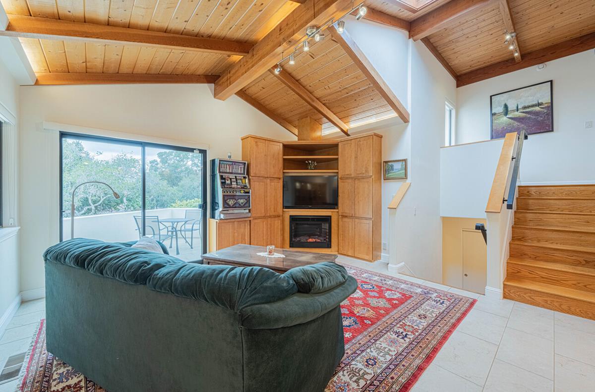 Detail Gallery Image 14 of 67 For 25207 Casiano Dr, Salinas,  CA 93908 - 4 Beds | 4 Baths