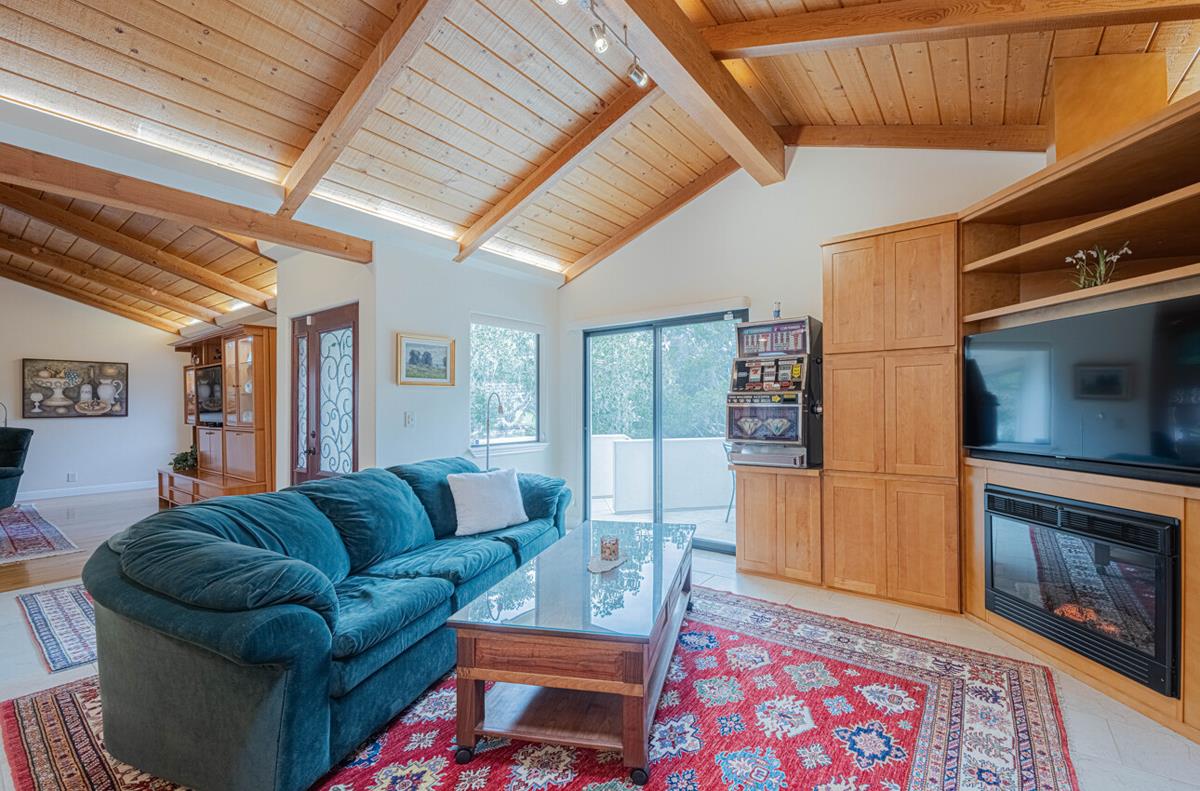 Detail Gallery Image 15 of 67 For 25207 Casiano Dr, Salinas,  CA 93908 - 4 Beds | 4 Baths