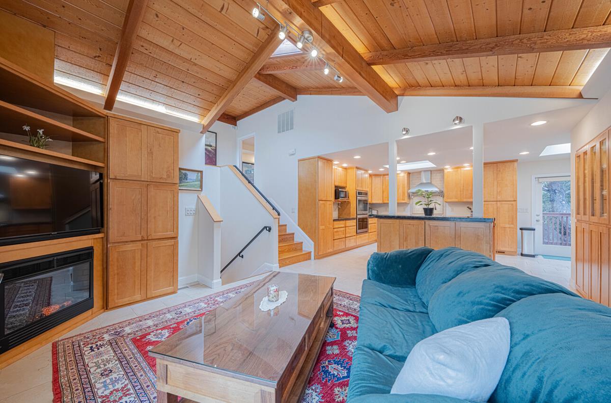 Detail Gallery Image 16 of 67 For 25207 Casiano Dr, Salinas,  CA 93908 - 4 Beds | 4 Baths