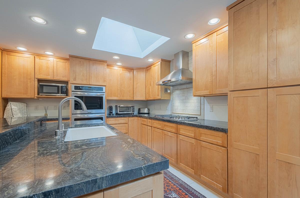 Detail Gallery Image 17 of 67 For 25207 Casiano Dr, Salinas,  CA 93908 - 4 Beds | 4 Baths