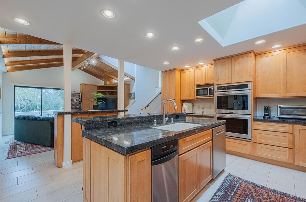 Detail Gallery Image 19 of 67 For 25207 Casiano Dr, Salinas,  CA 93908 - 4 Beds | 4 Baths