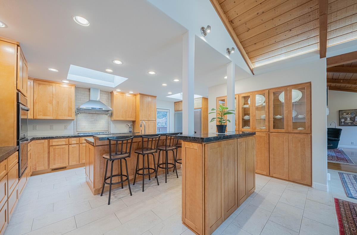 Detail Gallery Image 20 of 67 For 25207 Casiano Dr, Salinas,  CA 93908 - 4 Beds | 4 Baths