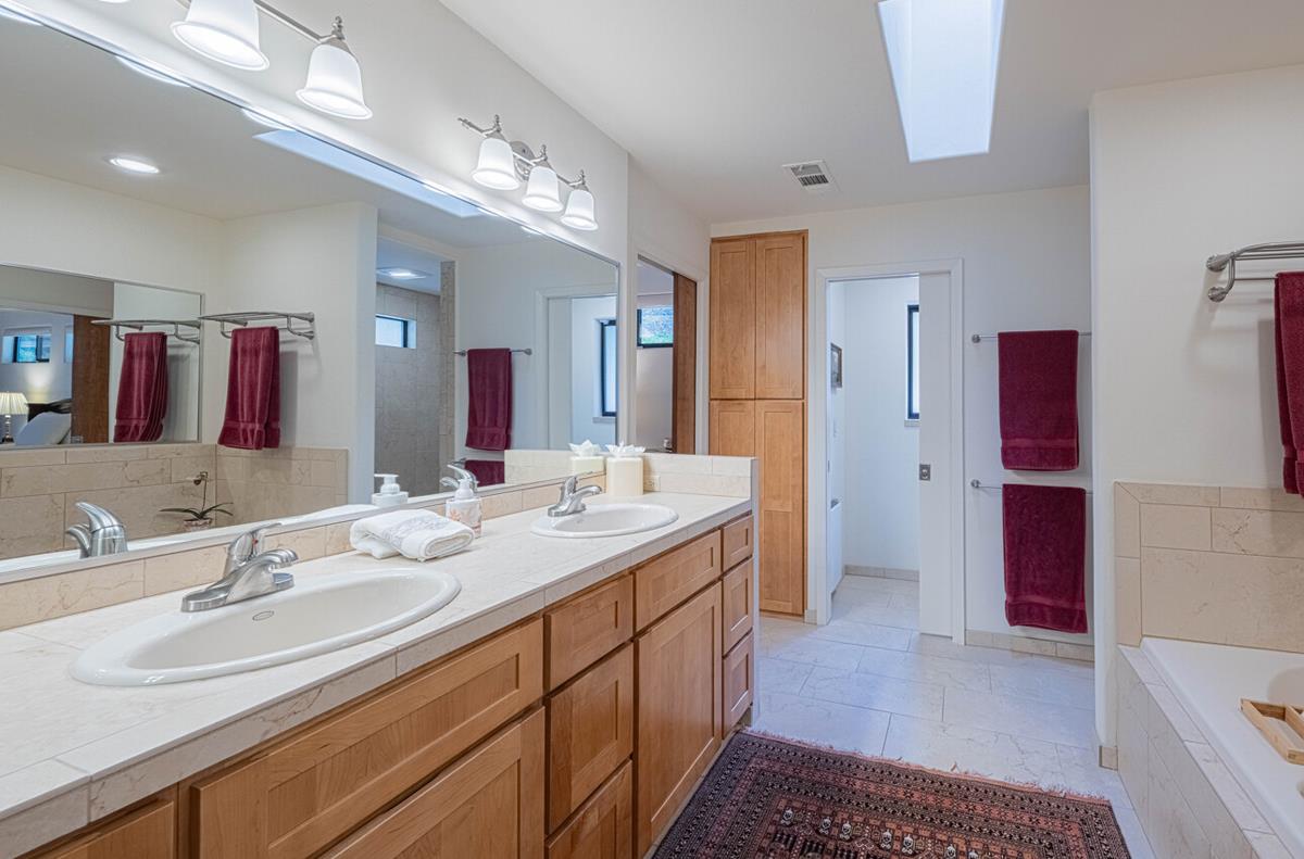 Detail Gallery Image 27 of 67 For 25207 Casiano Dr, Salinas,  CA 93908 - 4 Beds | 4 Baths