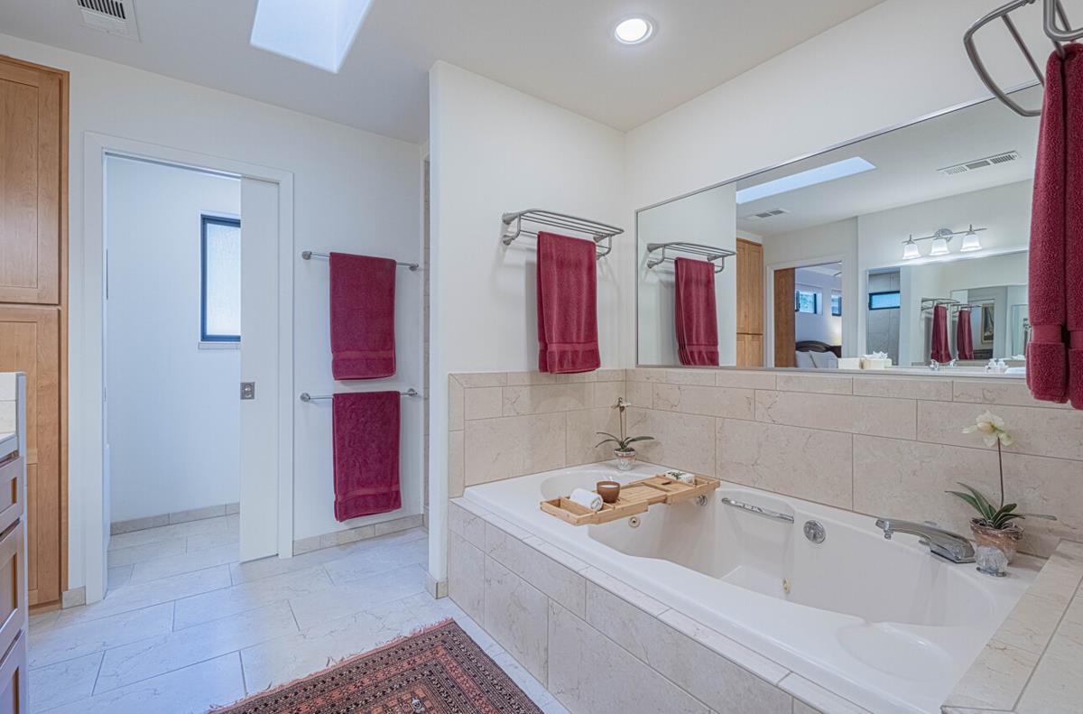 Detail Gallery Image 28 of 67 For 25207 Casiano Dr, Salinas,  CA 93908 - 4 Beds | 4 Baths