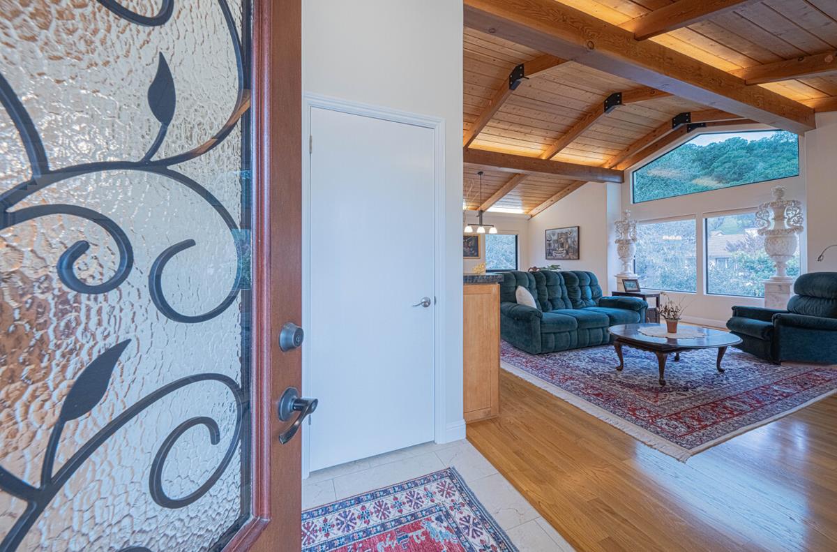 Detail Gallery Image 7 of 67 For 25207 Casiano Dr, Salinas,  CA 93908 - 4 Beds | 4 Baths