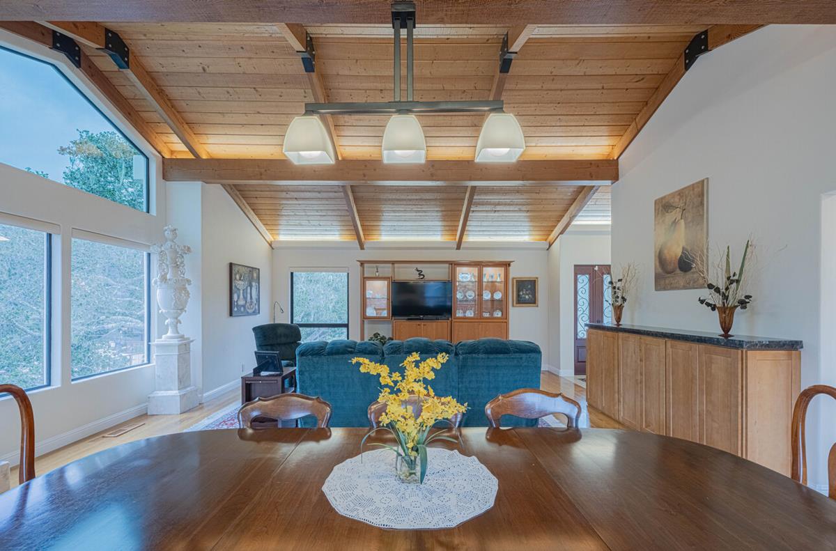 Detail Gallery Image 8 of 67 For 25207 Casiano Dr, Salinas,  CA 93908 - 4 Beds | 4 Baths