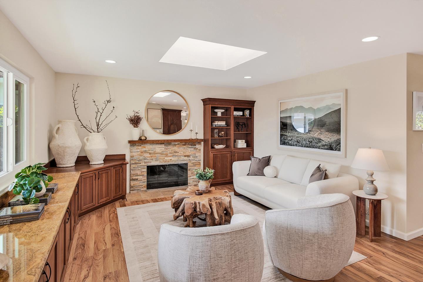 Detail Gallery Image 4 of 22 For 1565 Blackhawk Dr, Sunnyvale,  CA 94087 - 4 Beds | 3 Baths