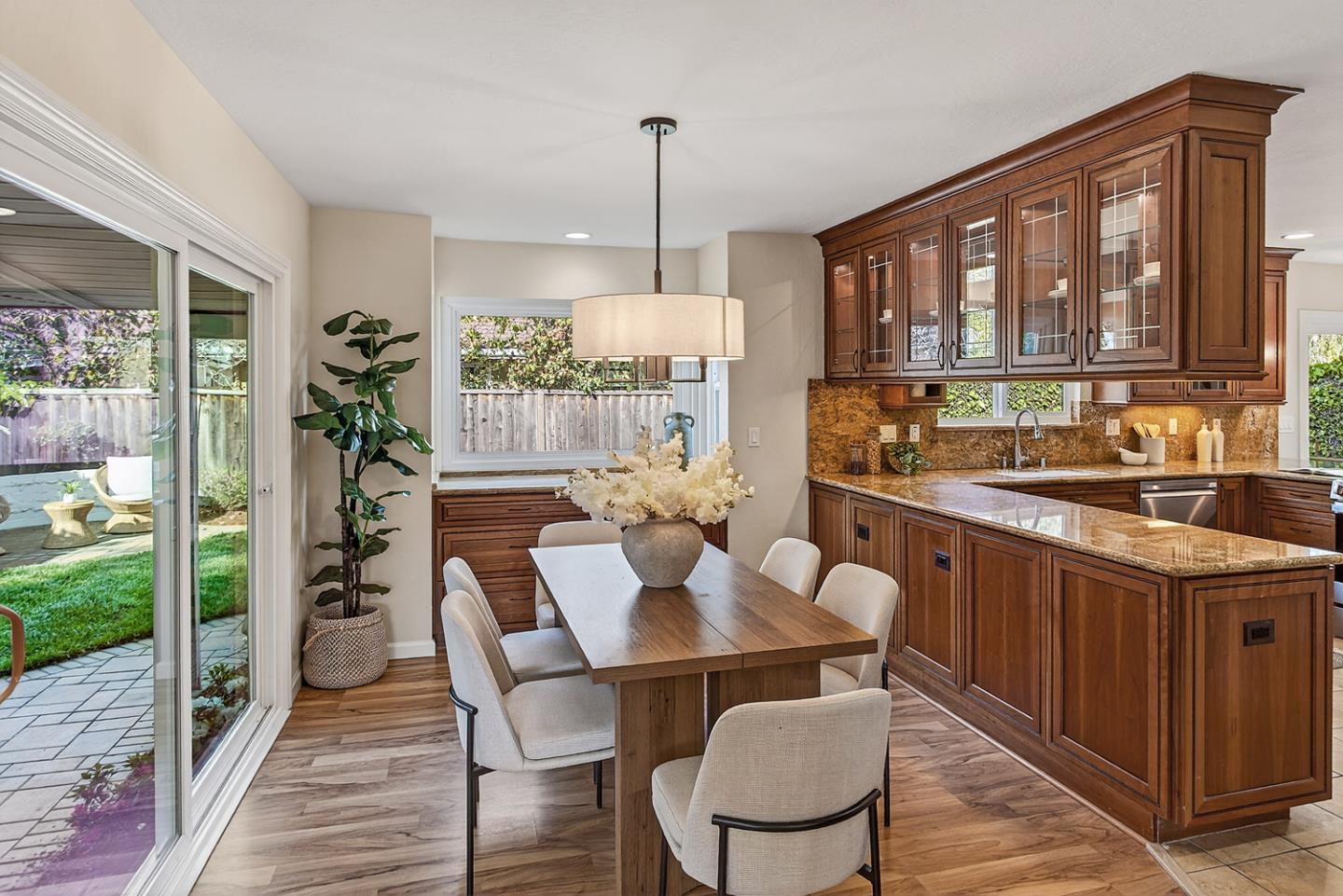 Detail Gallery Image 6 of 22 For 1565 Blackhawk Dr, Sunnyvale,  CA 94087 - 4 Beds | 3 Baths