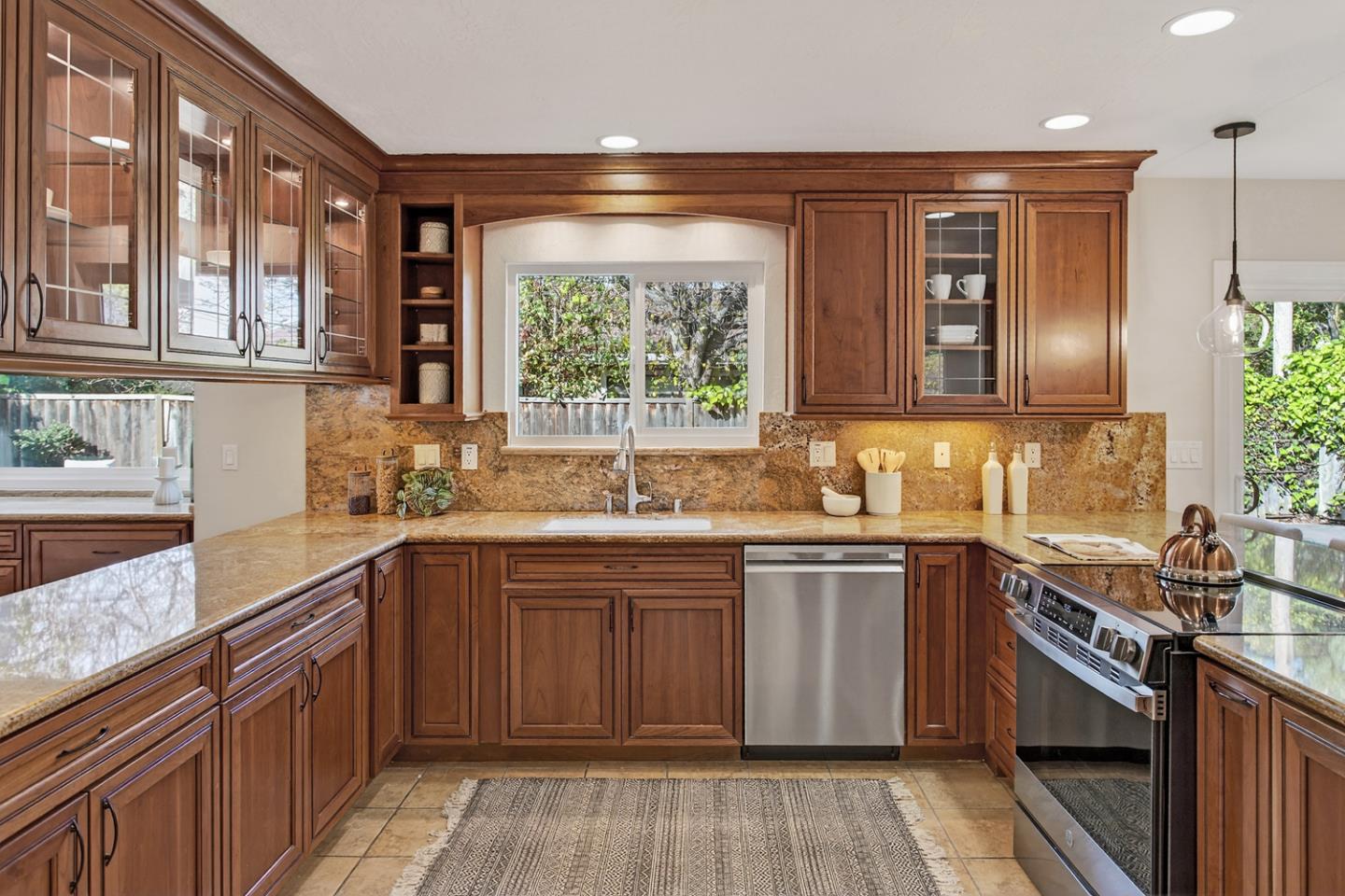 Detail Gallery Image 7 of 22 For 1565 Blackhawk Dr, Sunnyvale,  CA 94087 - 4 Beds | 3 Baths