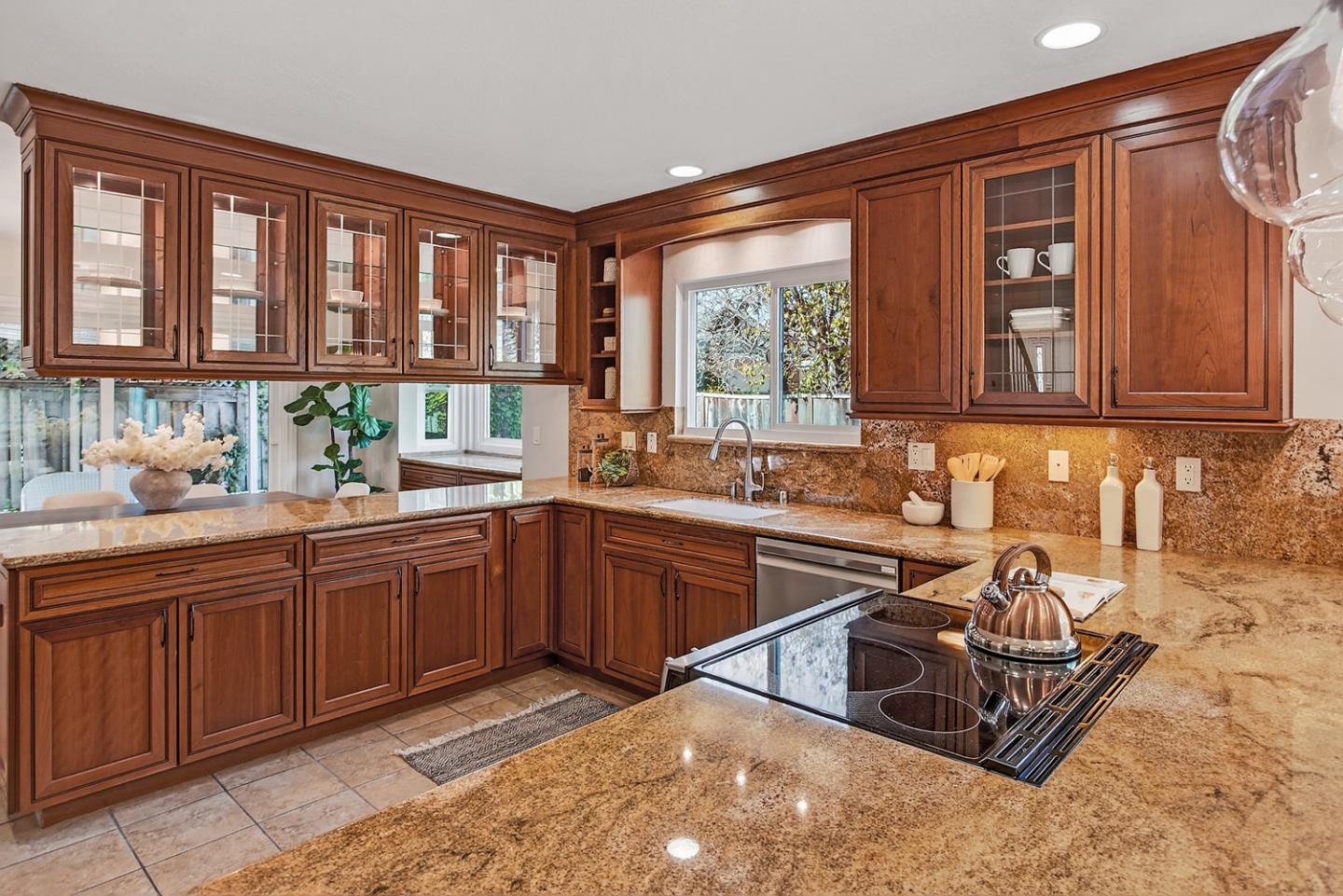 Detail Gallery Image 8 of 22 For 1565 Blackhawk Dr, Sunnyvale,  CA 94087 - 4 Beds | 3 Baths