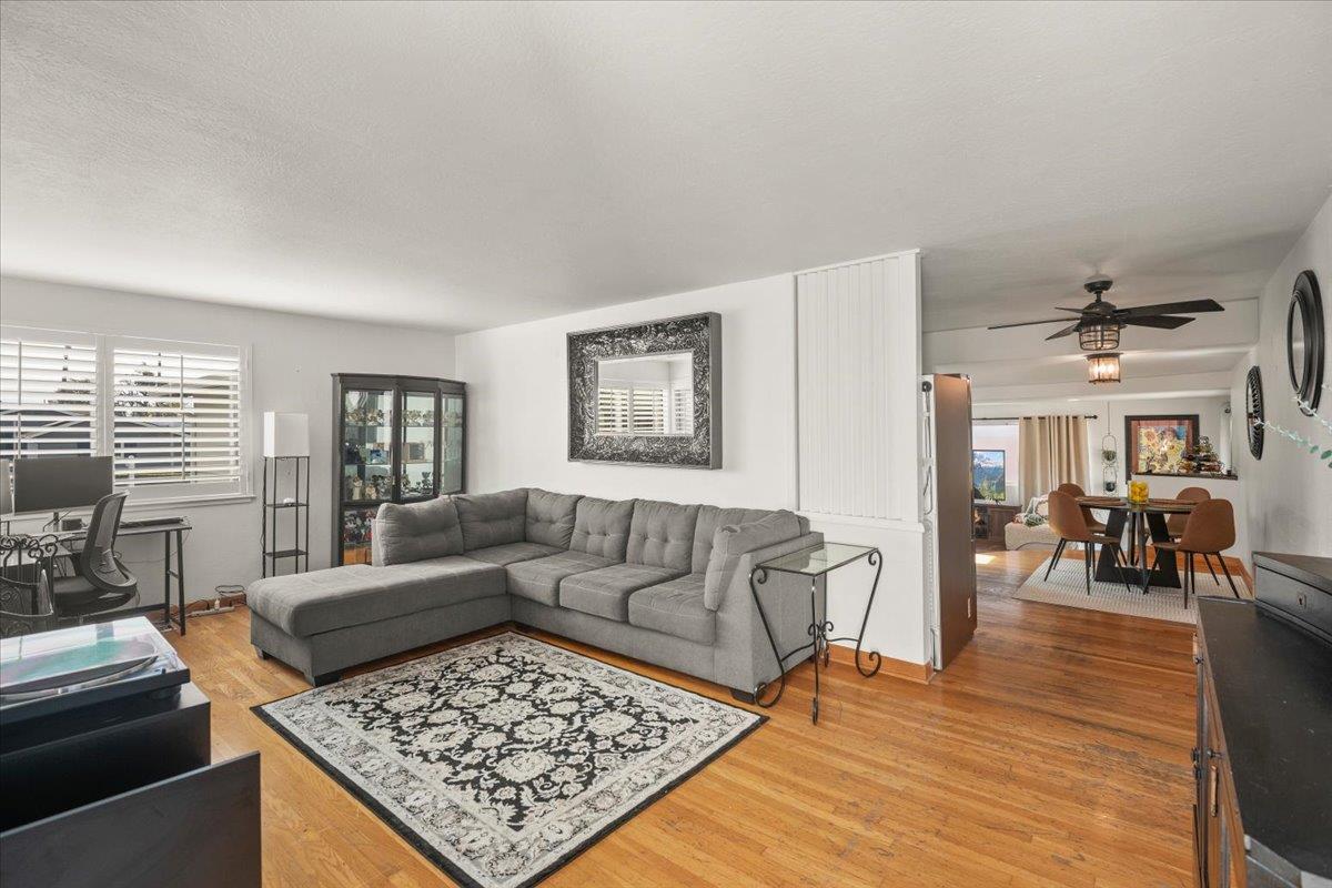 Detail Gallery Image 3 of 17 For 15001 Ridgetop Dr, San Jose,  CA 95127 - 3 Beds | 2 Baths