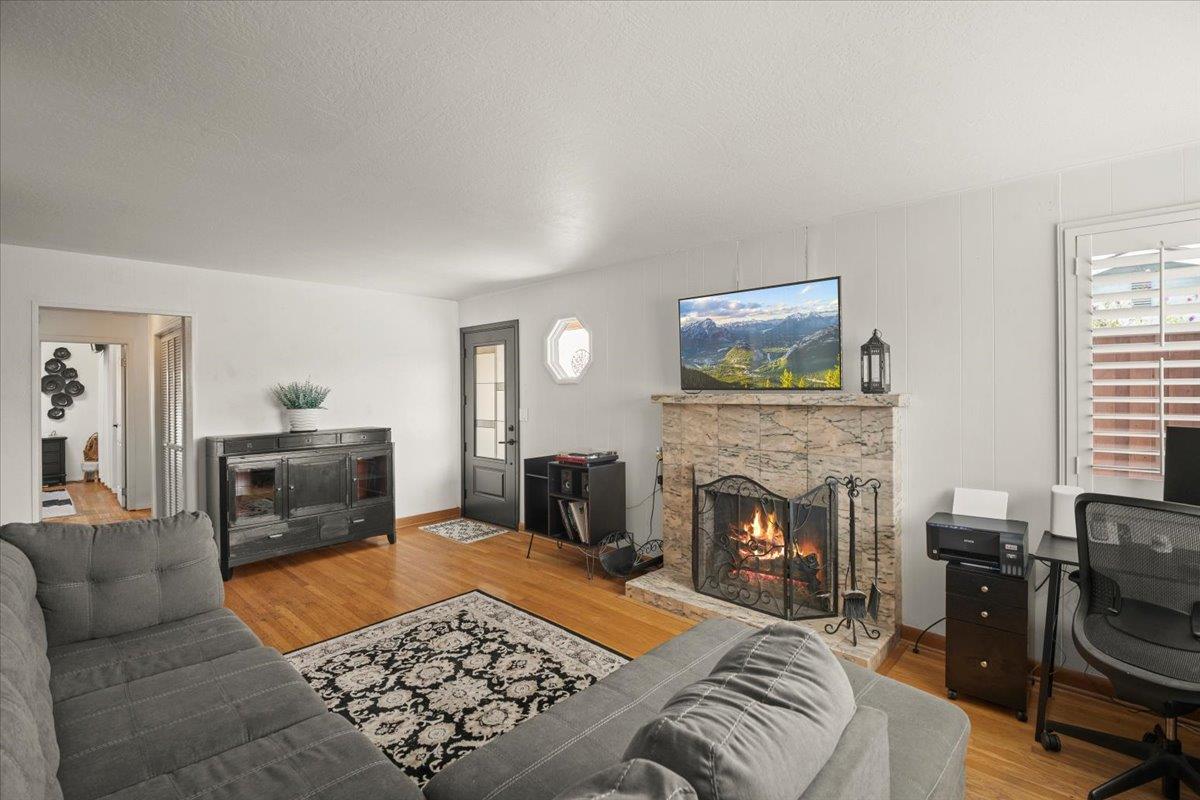 Detail Gallery Image 4 of 17 For 15001 Ridgetop Dr, San Jose,  CA 95127 - 3 Beds | 2 Baths