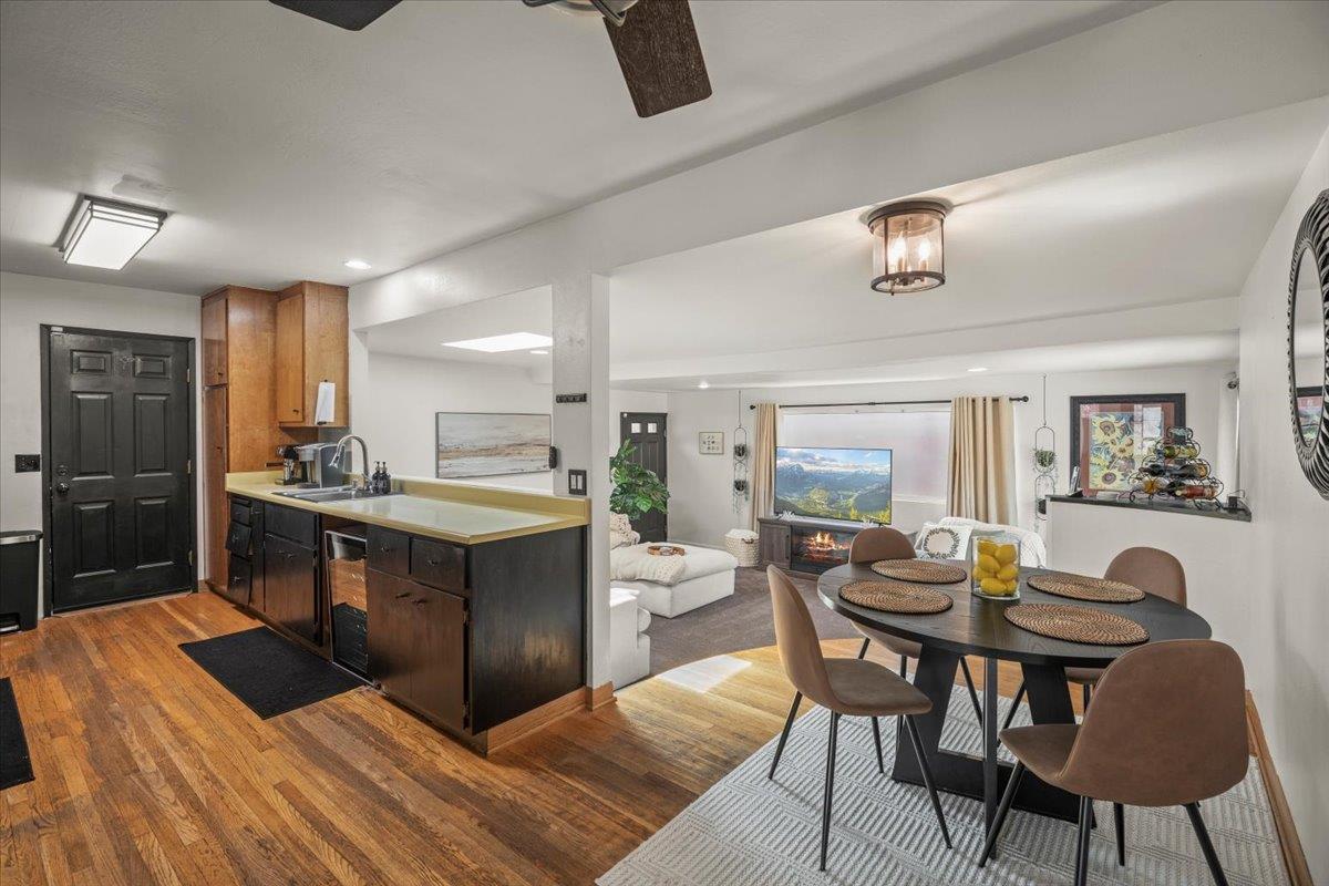 Detail Gallery Image 5 of 17 For 15001 Ridgetop Dr, San Jose,  CA 95127 - 3 Beds | 2 Baths