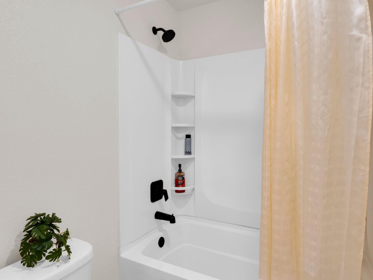 Detail Gallery Image 14 of 47 For 1672 Thistle Ln, Los Banos,  CA 93635 - 5 Beds | 3/1 Baths