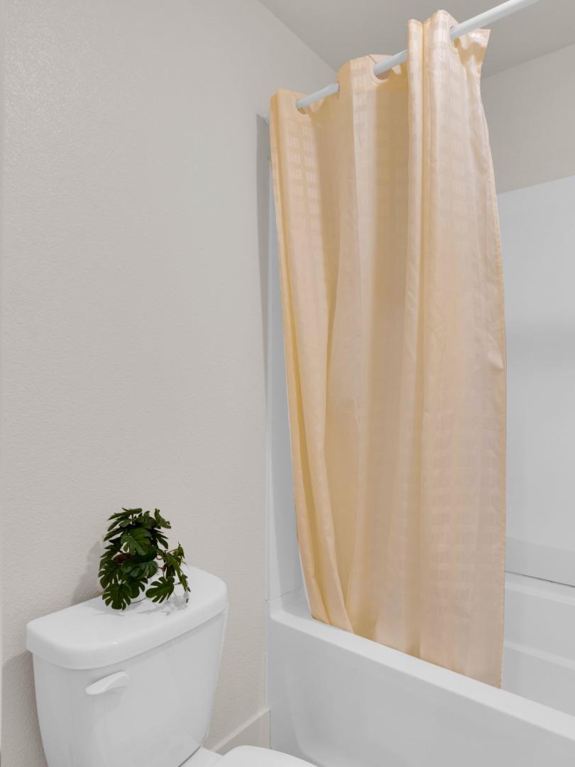 Detail Gallery Image 22 of 47 For 1672 Thistle Ln, Los Banos,  CA 93635 - 5 Beds | 3/1 Baths