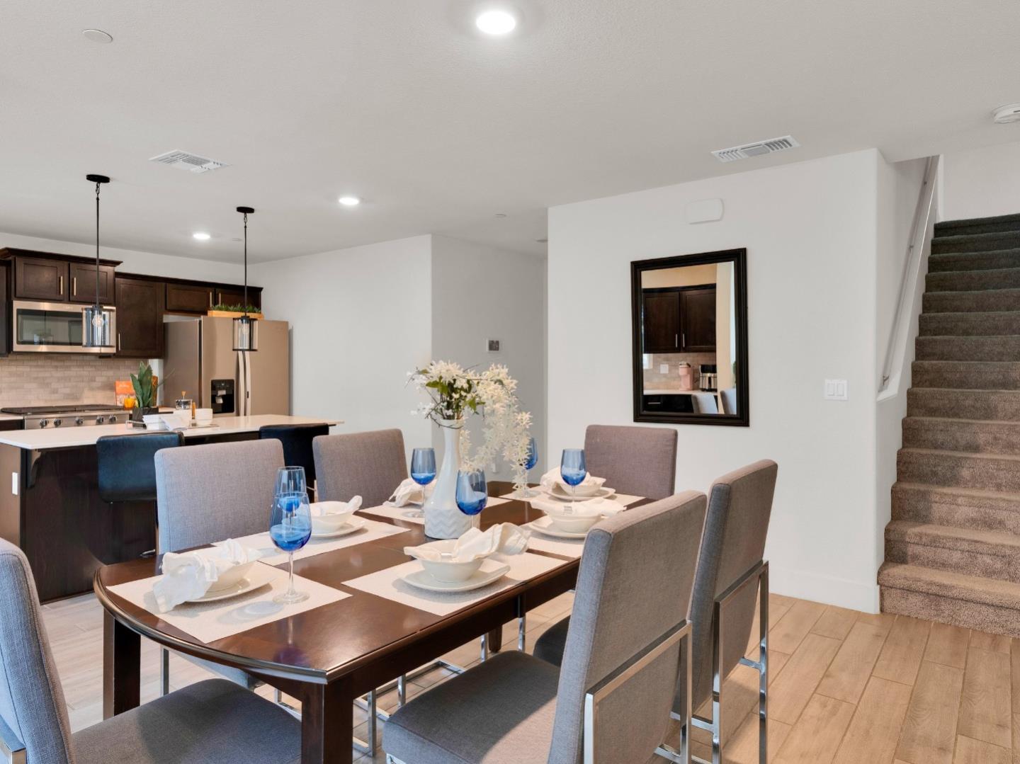 Detail Gallery Image 3 of 47 For 1672 Thistle Ln, Los Banos,  CA 93635 - 5 Beds | 3/1 Baths