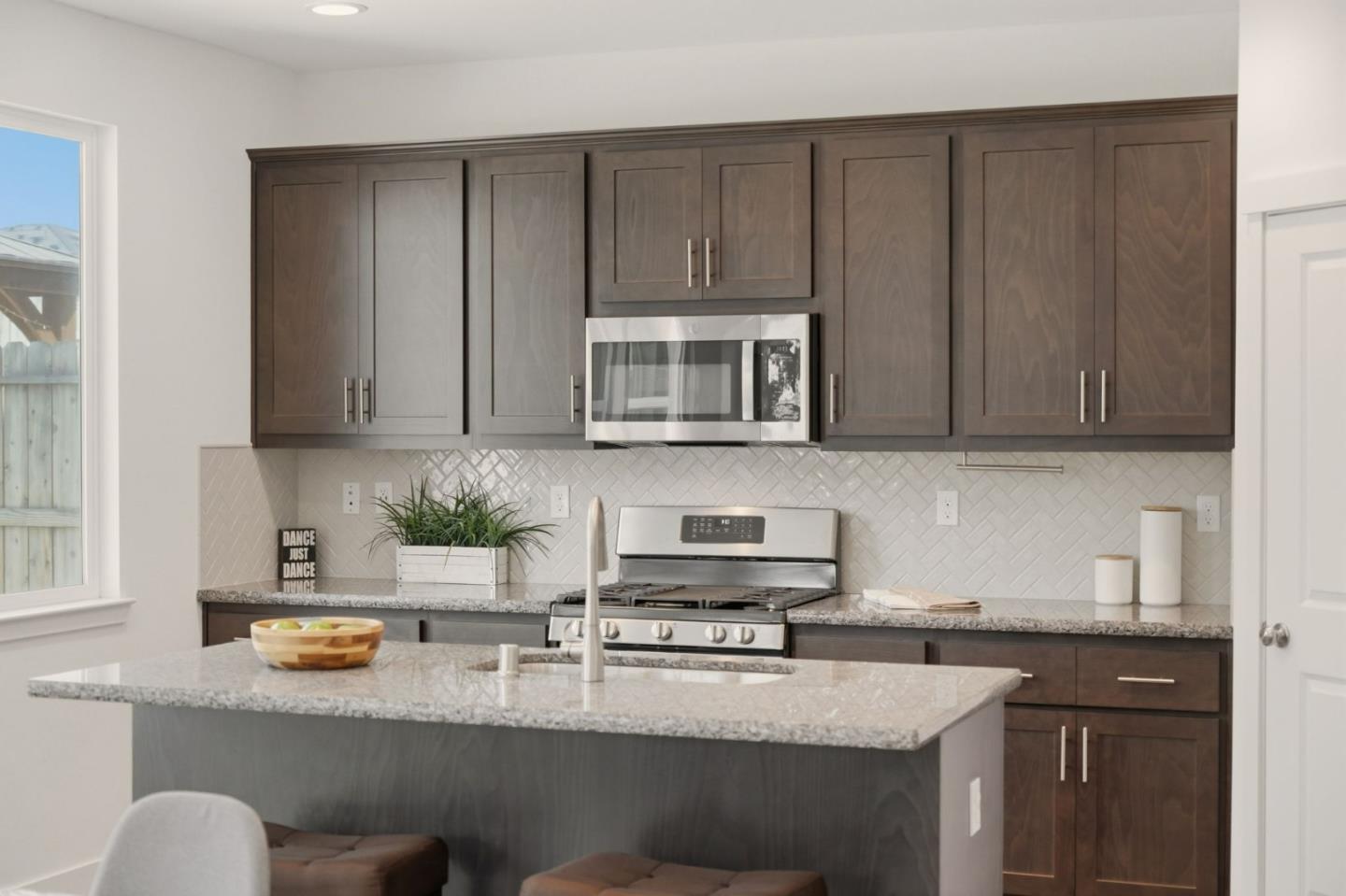 Detail Gallery Image 10 of 49 For 1207 Walker Peak Way, Hollister,  CA 95023 - 3 Beds | 2/1 Baths