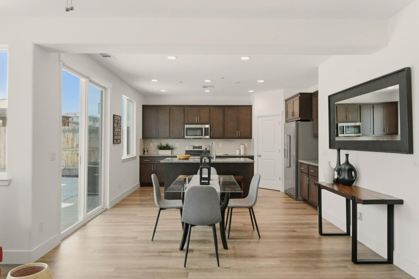 Detail Gallery Image 13 of 49 For 1207 Walker Peak Way, Hollister,  CA 95023 - 3 Beds | 2/1 Baths