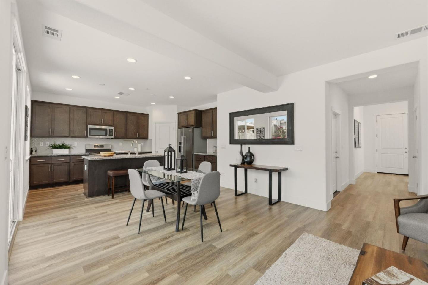 Detail Gallery Image 14 of 49 For 1207 Walker Peak Way, Hollister,  CA 95023 - 3 Beds | 2/1 Baths