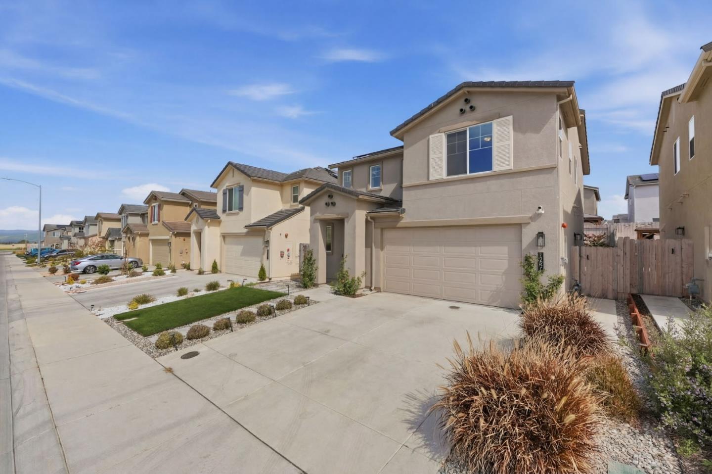 Detail Gallery Image 38 of 49 For 1207 Walker Peak Way, Hollister,  CA 95023 - 3 Beds | 2/1 Baths