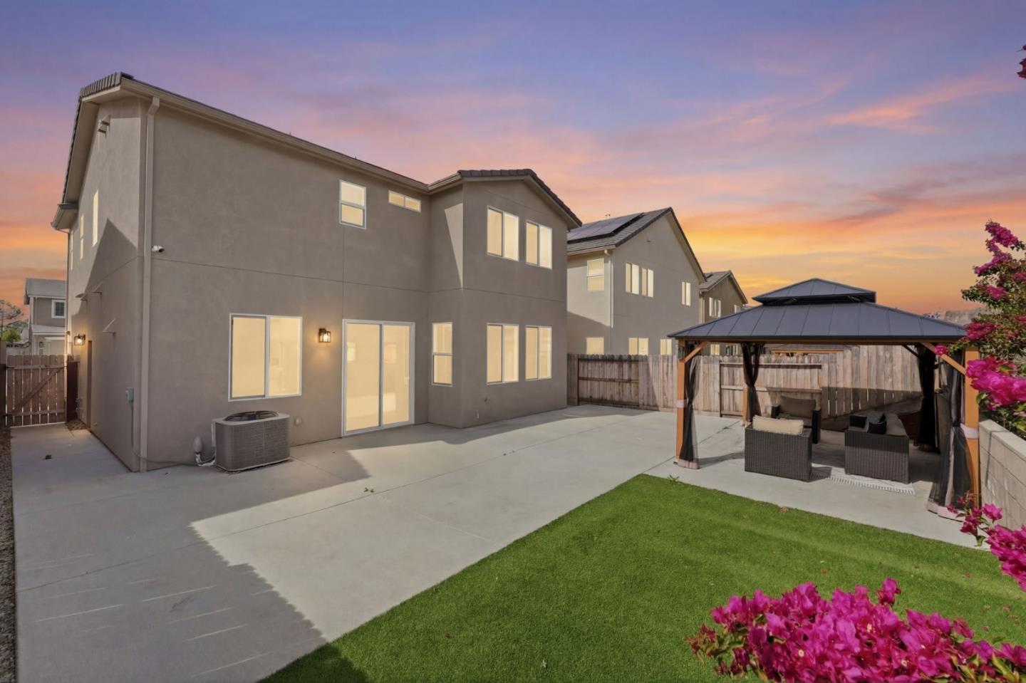 Detail Gallery Image 43 of 49 For 1207 Walker Peak Way, Hollister,  CA 95023 - 3 Beds | 2/1 Baths