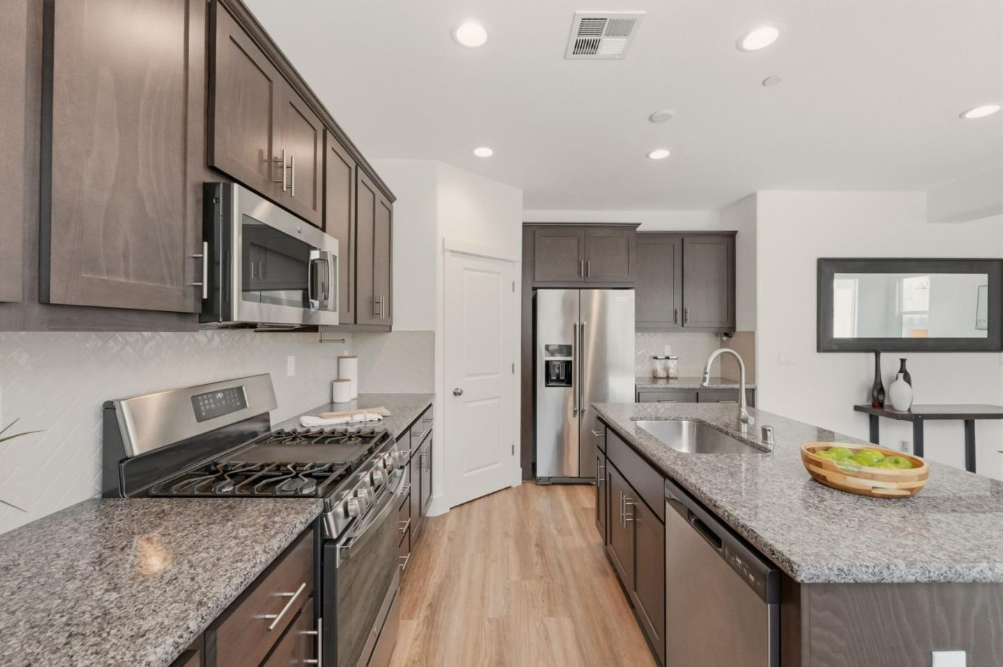 Detail Gallery Image 8 of 49 For 1207 Walker Peak Way, Hollister,  CA 95023 - 3 Beds | 2/1 Baths