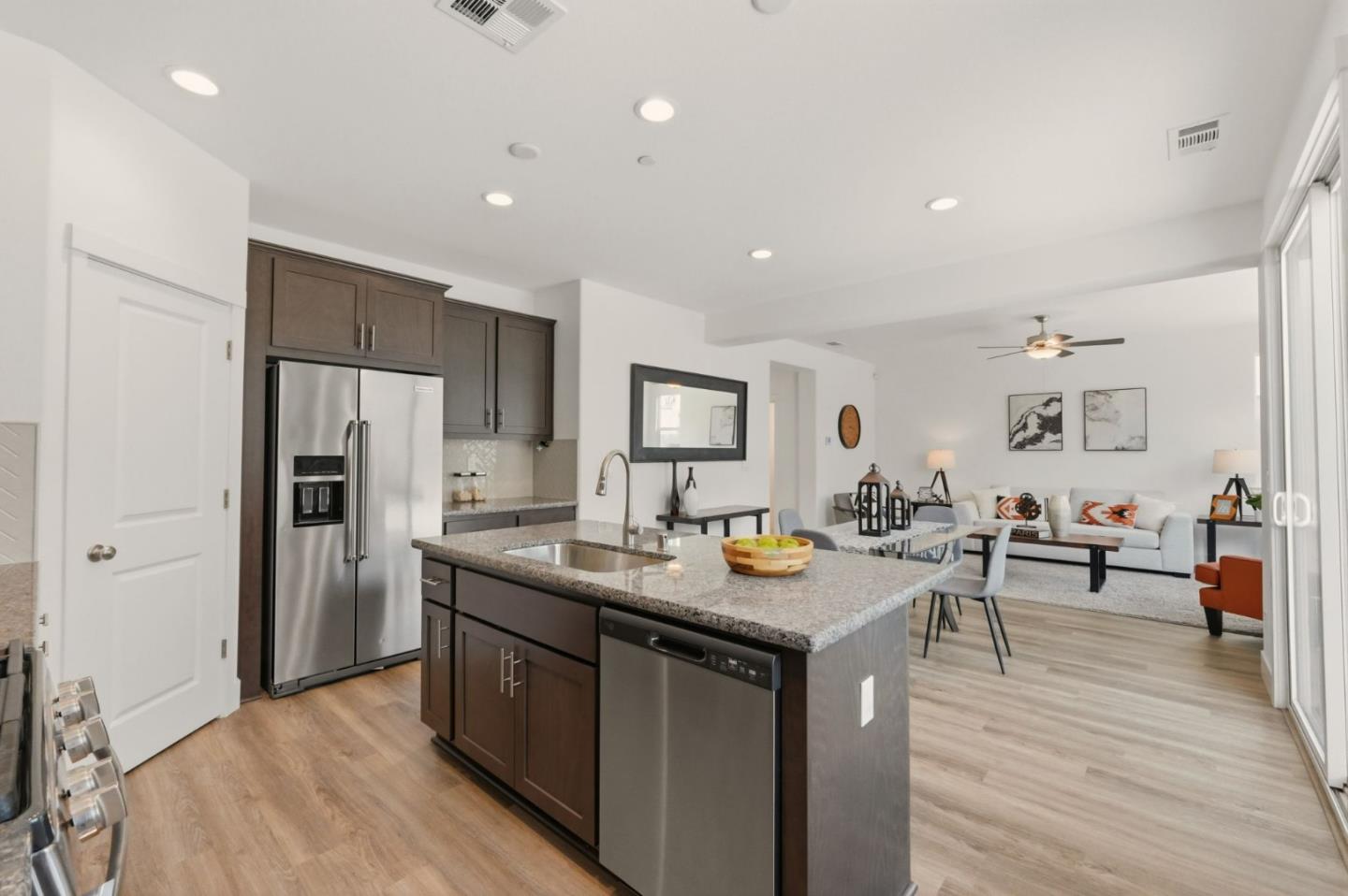 Detail Gallery Image 9 of 49 For 1207 Walker Peak Way, Hollister,  CA 95023 - 3 Beds | 2/1 Baths