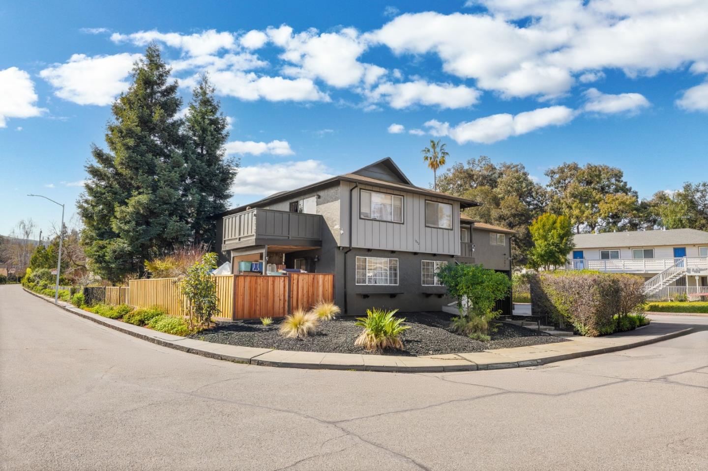 Detail Gallery Image 3 of 5 For 172 Permanente Way, Mountain View,  CA 94041 - – Beds | – Baths