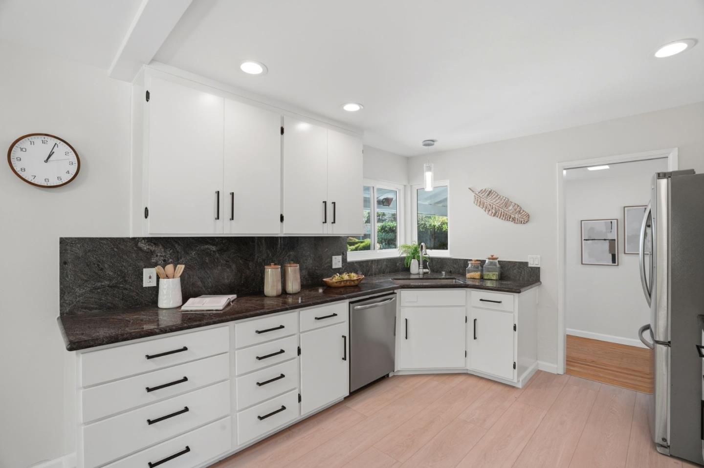 Detail Gallery Image 21 of 66 For 500 Kiely Blvd, Santa Clara,  CA 95051 - 4 Beds | 2 Baths