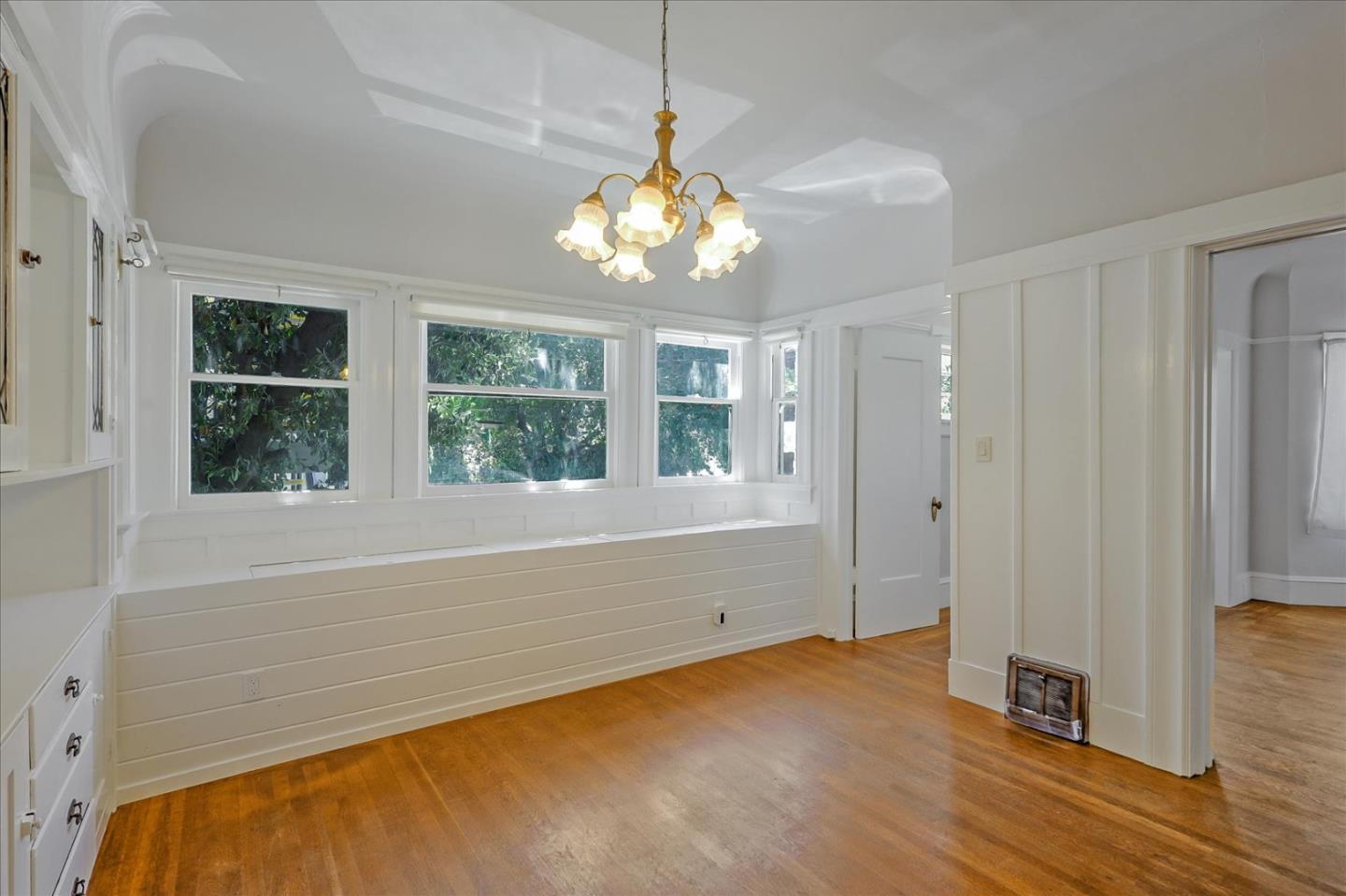 Detail Gallery Image 13 of 30 For 422 Vernon St, Oakland,  CA 94610 - 2 Beds | 1 Baths