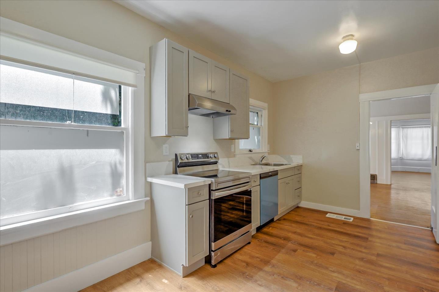 Detail Gallery Image 7 of 30 For 422 Vernon St, Oakland,  CA 94610 - 2 Beds | 1 Baths