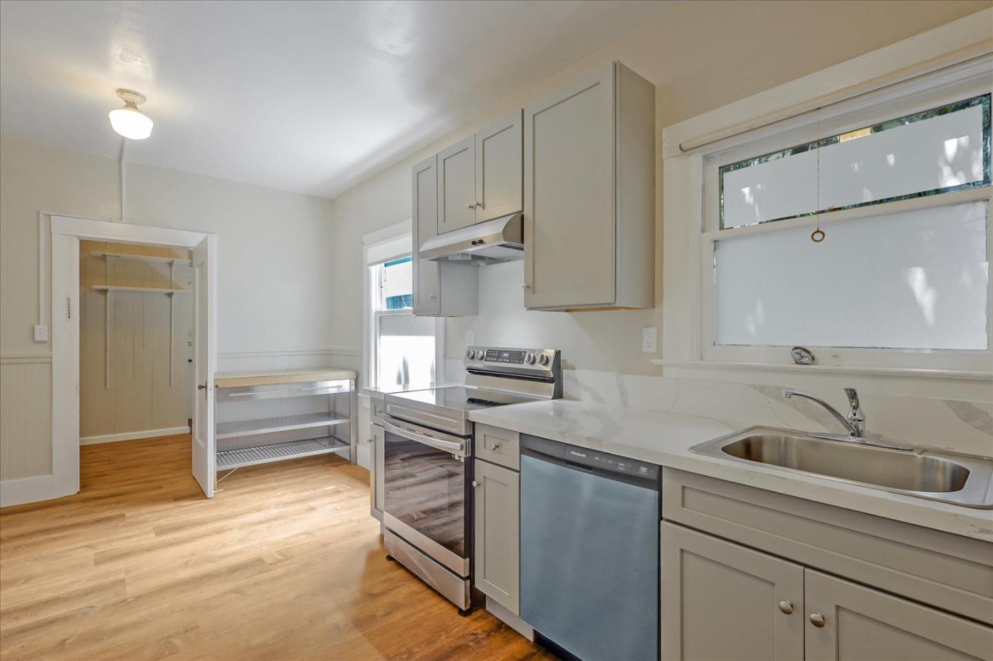 Detail Gallery Image 8 of 30 For 422 Vernon St, Oakland,  CA 94610 - 2 Beds | 1 Baths