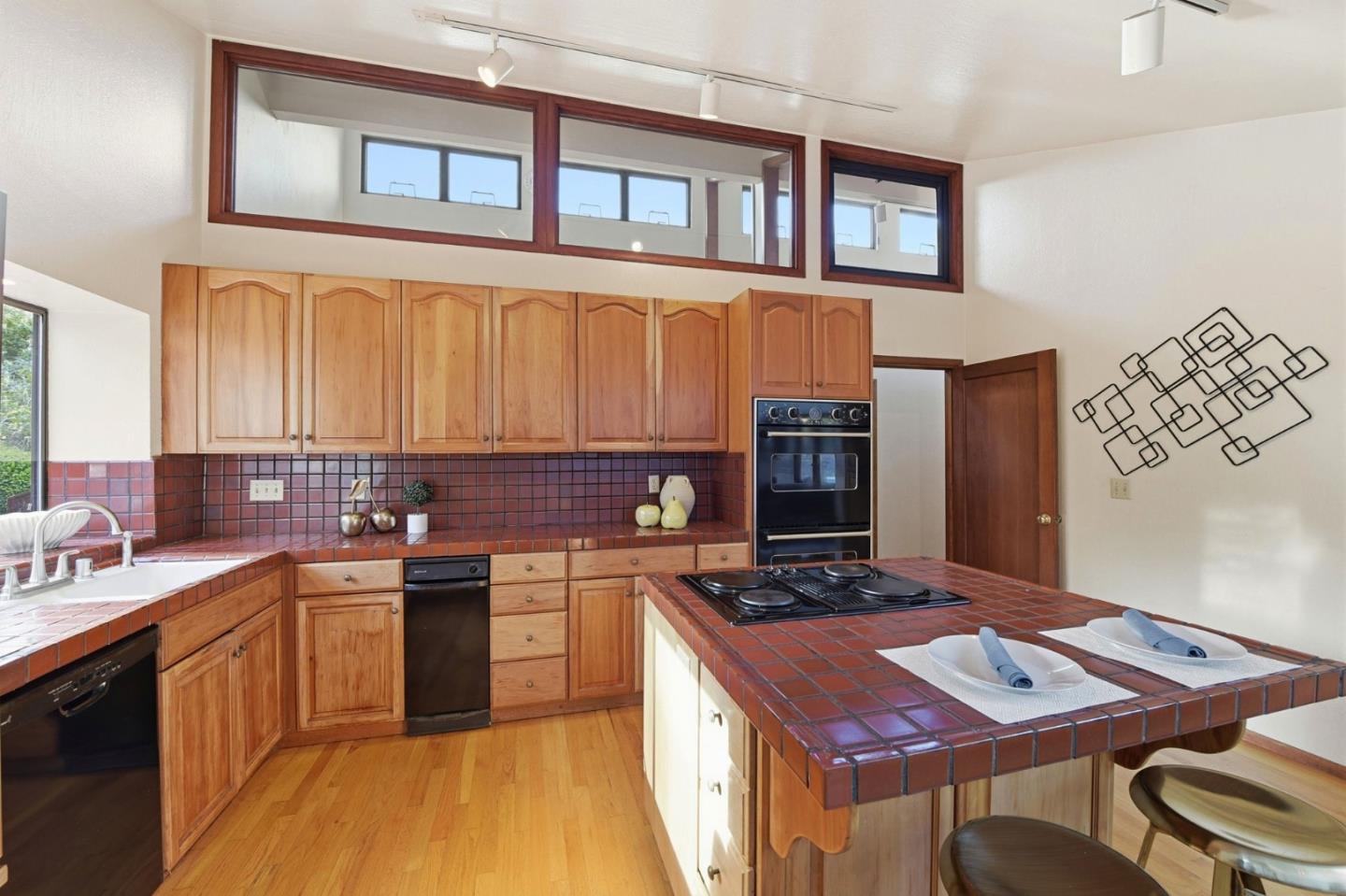 Detail Gallery Image 10 of 61 For 12861 Foothill Ln, Saratoga,  CA 95070 - 3 Beds | 2 Baths