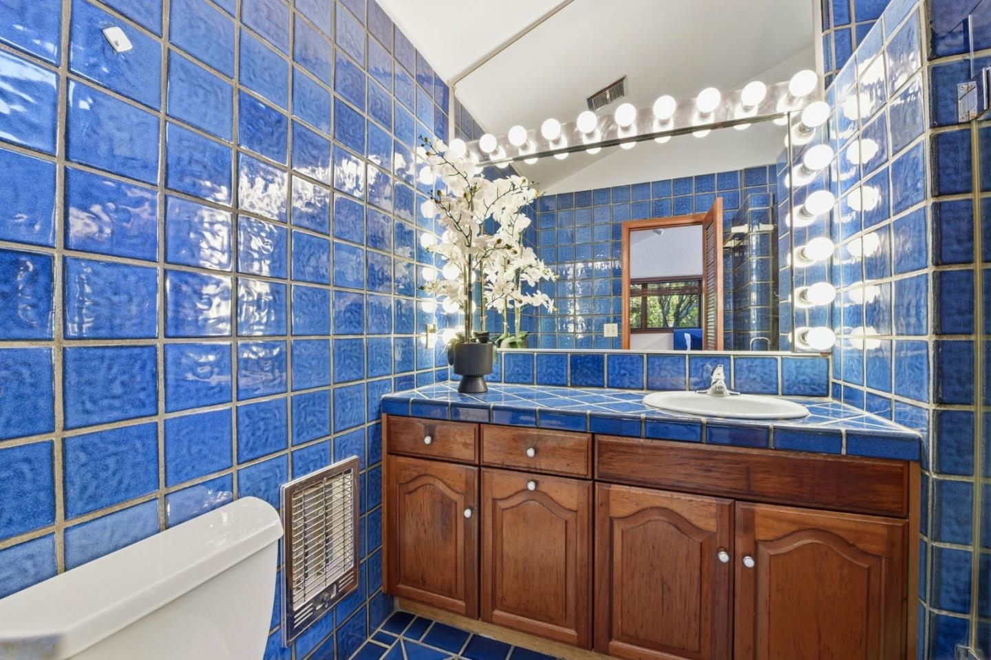 Detail Gallery Image 25 of 61 For 12861 Foothill Ln, Saratoga,  CA 95070 - 3 Beds | 2 Baths