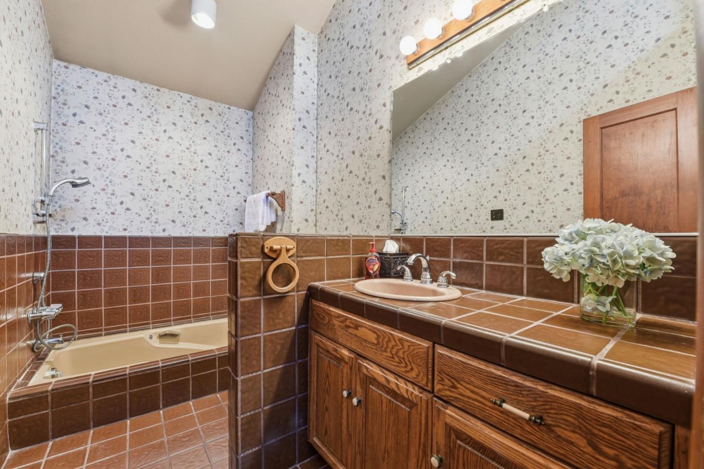 Detail Gallery Image 30 of 61 For 12861 Foothill Ln, Saratoga,  CA 95070 - 3 Beds | 2 Baths