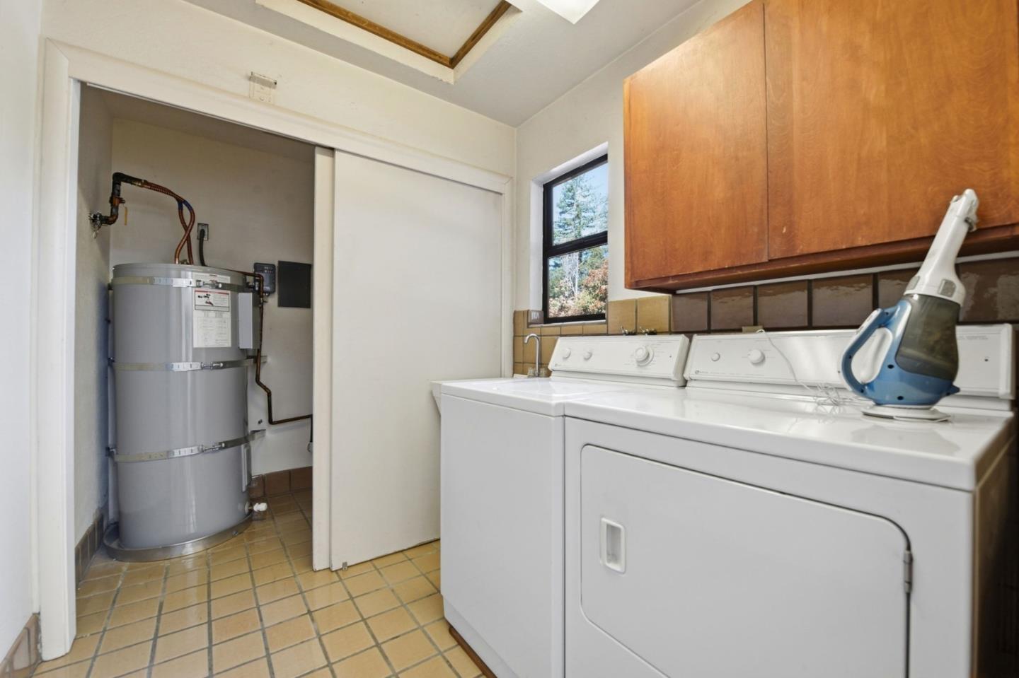 Detail Gallery Image 31 of 61 For 12861 Foothill Ln, Saratoga,  CA 95070 - 3 Beds | 2 Baths