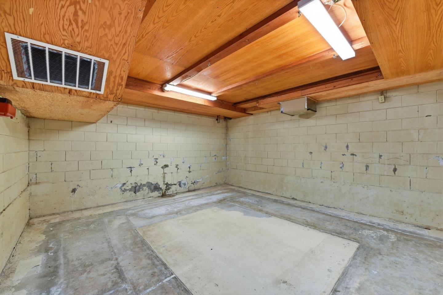 Detail Gallery Image 33 of 61 For 12861 Foothill Ln, Saratoga,  CA 95070 - 3 Beds | 2 Baths