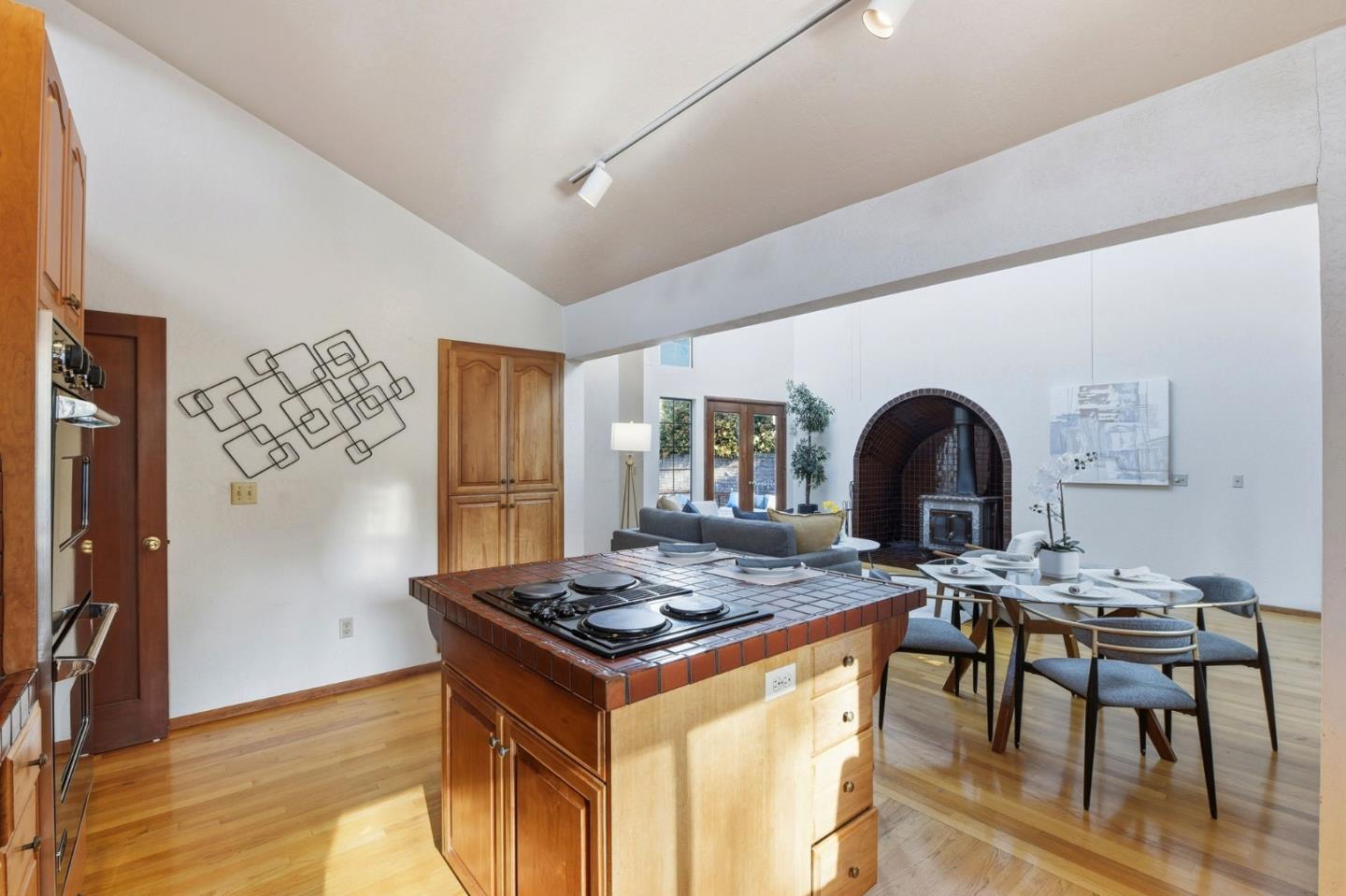 Detail Gallery Image 9 of 61 For 12861 Foothill Ln, Saratoga,  CA 95070 - 3 Beds | 2 Baths