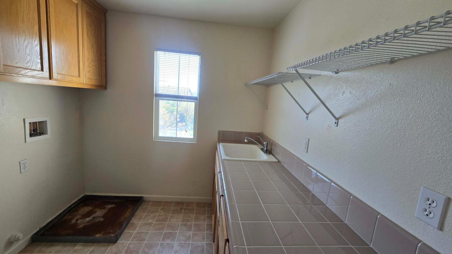 Detail Gallery Image 13 of 28 For 138 Spikerush Cir, American Canyon,  CA 94503 - 5 Beds | 3 Baths