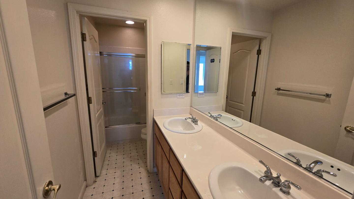 Detail Gallery Image 18 of 28 For 138 Spikerush Cir, American Canyon,  CA 94503 - 5 Beds | 3 Baths