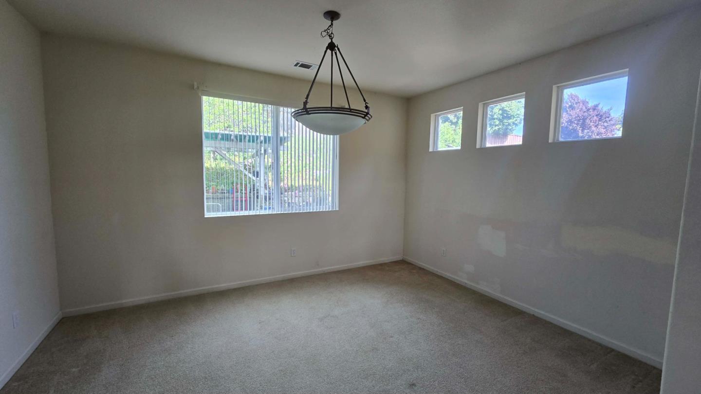 Detail Gallery Image 20 of 28 For 138 Spikerush Cir, American Canyon,  CA 94503 - 5 Beds | 3 Baths