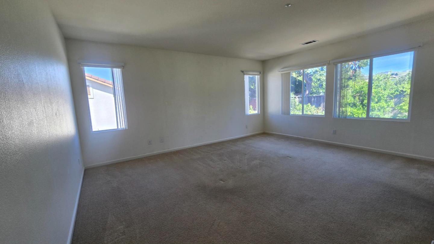 Detail Gallery Image 21 of 28 For 138 Spikerush Cir, American Canyon,  CA 94503 - 5 Beds | 3 Baths