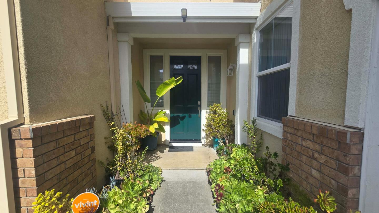 Detail Gallery Image 3 of 28 For 138 Spikerush Cir, American Canyon,  CA 94503 - 5 Beds | 3 Baths