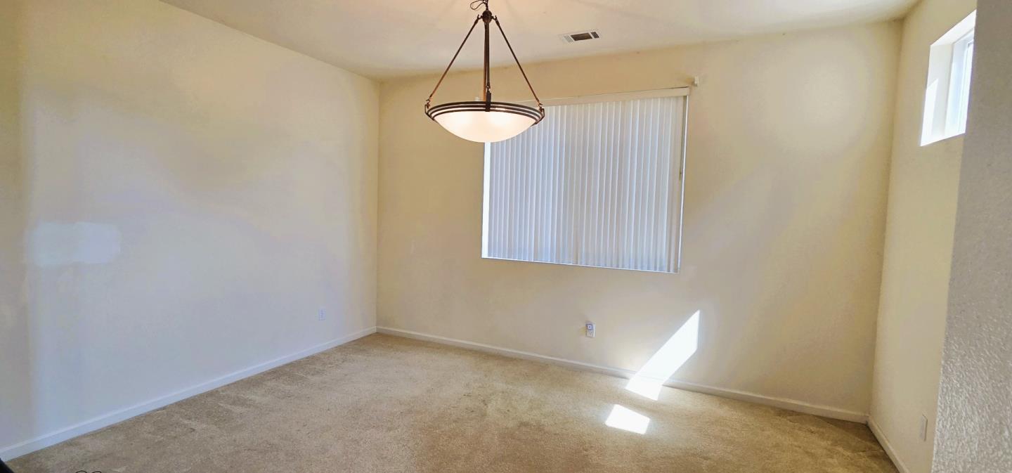 Detail Gallery Image 7 of 28 For 138 Spikerush Cir, American Canyon,  CA 94503 - 5 Beds | 3 Baths