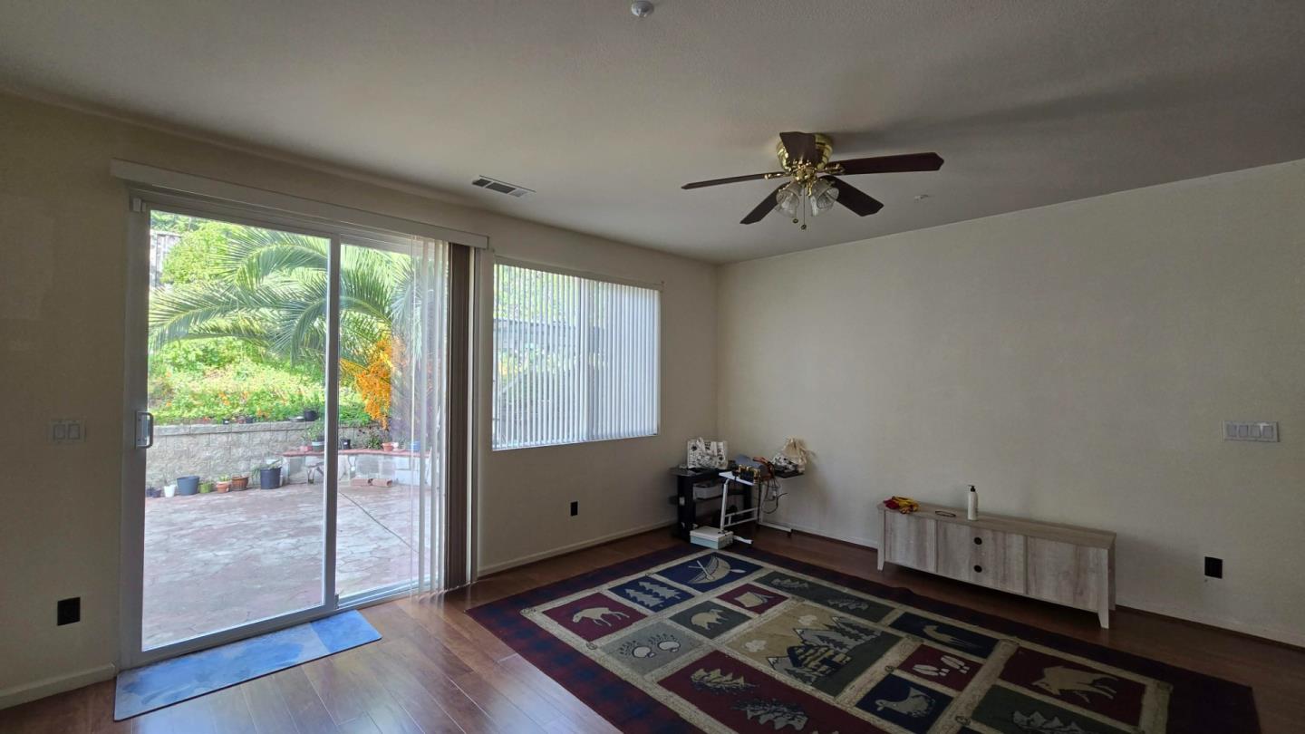 Detail Gallery Image 8 of 28 For 138 Spikerush Cir, American Canyon,  CA 94503 - 5 Beds | 3 Baths