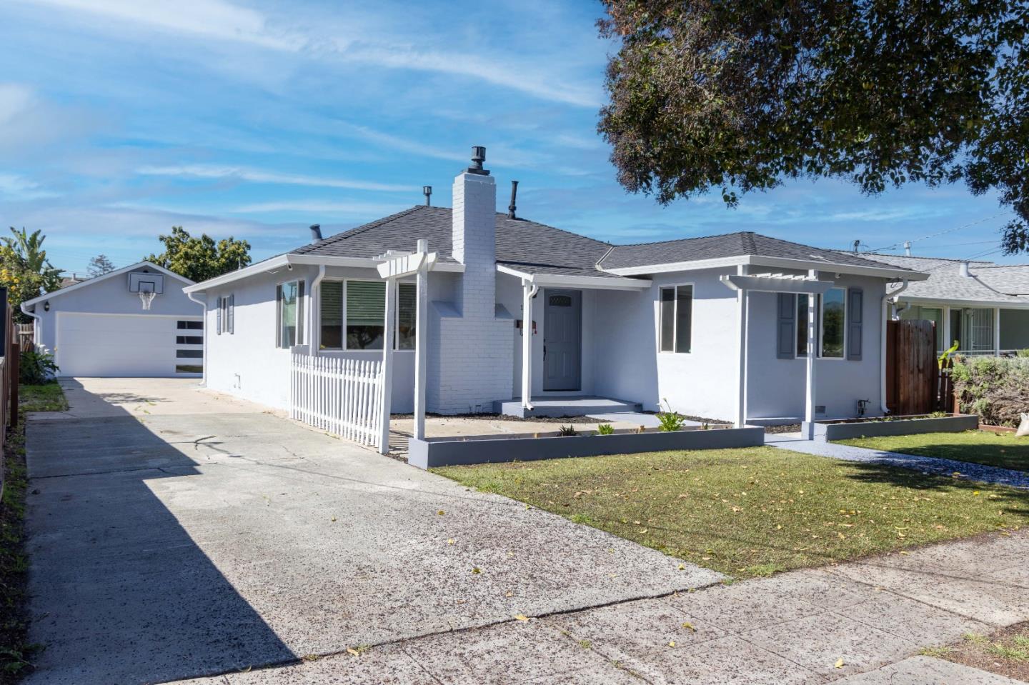 Detail Gallery Image 2 of 25 For 151 Magellan Ave, San Jose,  CA 95116 - 2 Beds | 1 Baths