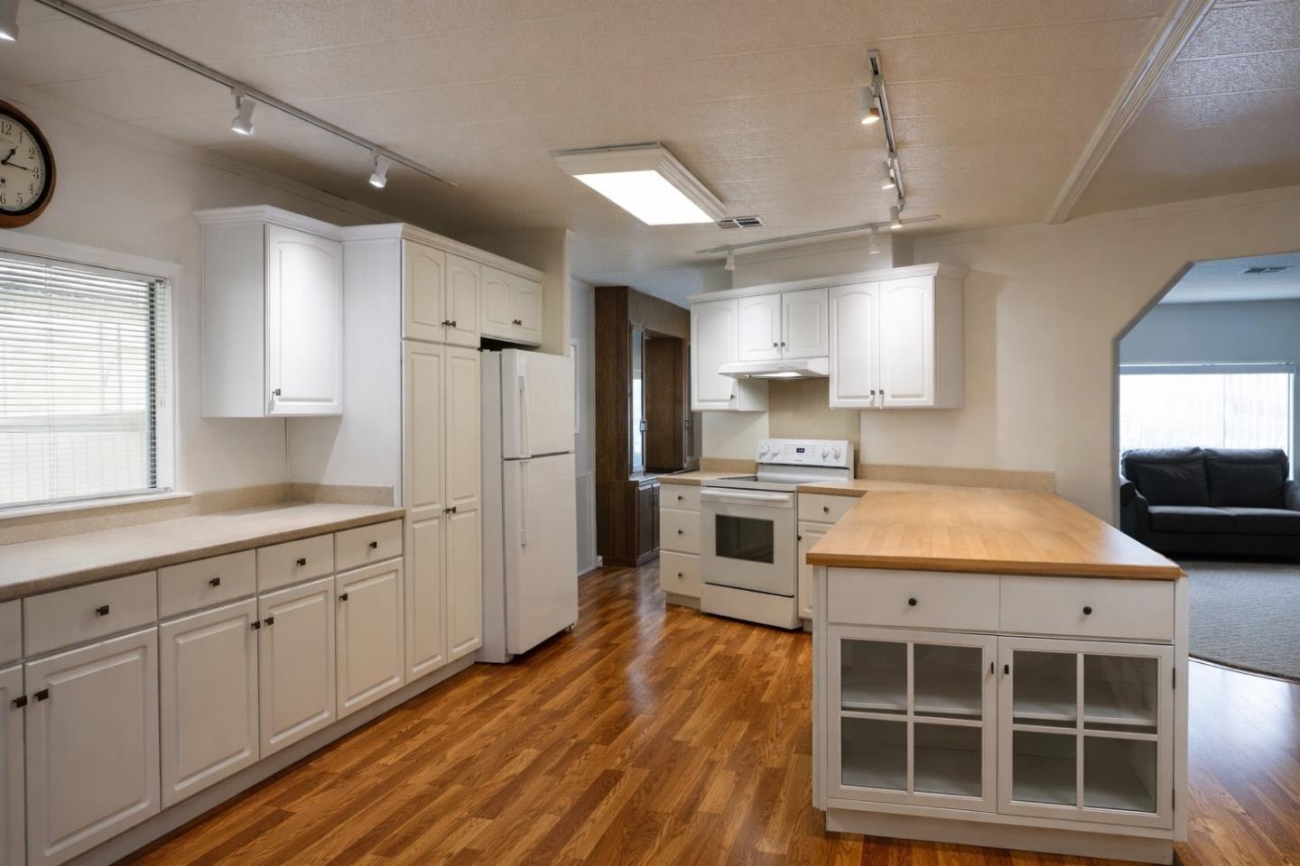 Detail Gallery Image 6 of 11 For 150 Kern St #150,  Salinas,  CA 93905 - 2 Beds | 2 Baths