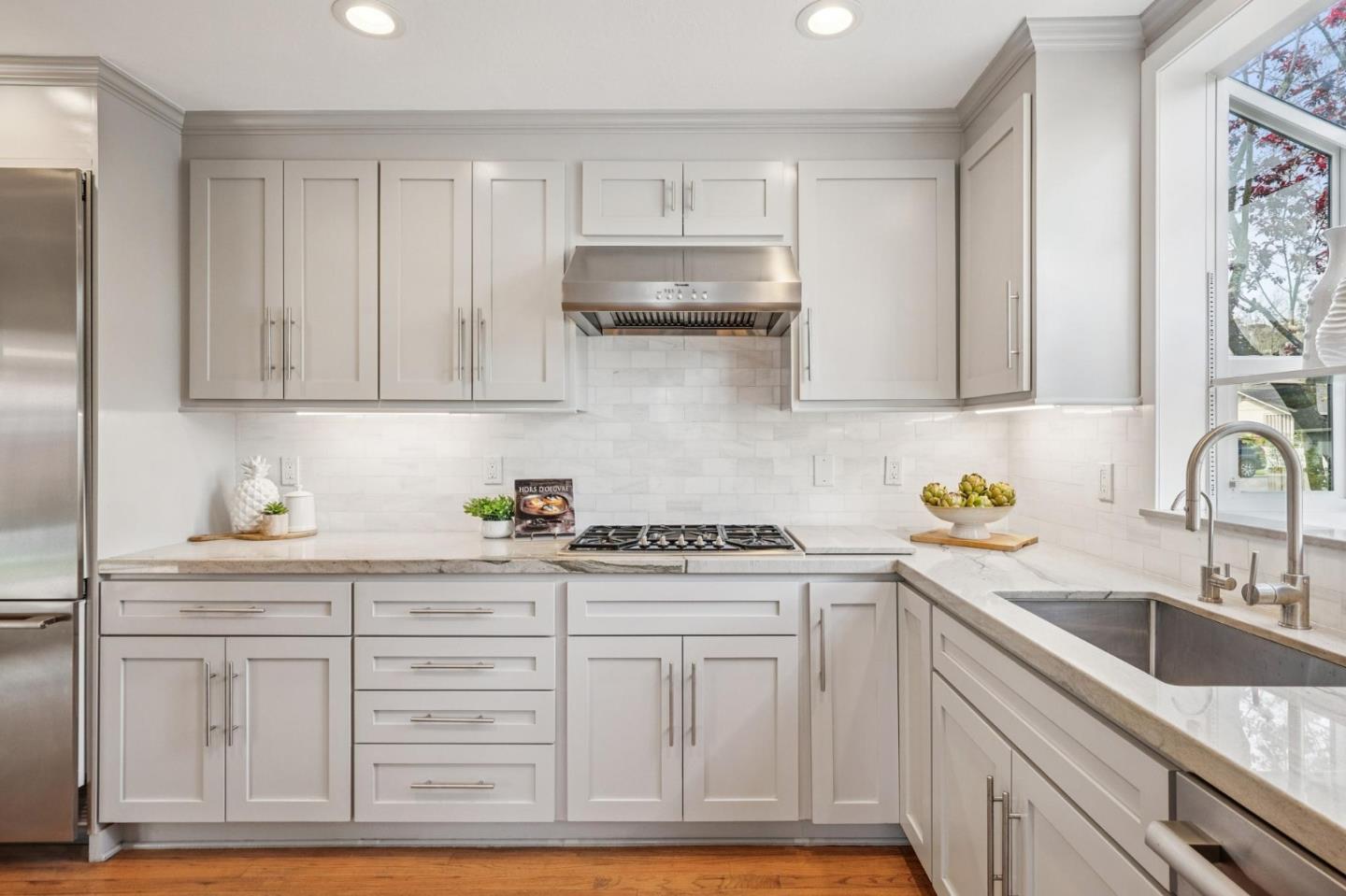 Detail Gallery Image 8 of 27 For 901 Chevy St, Belmont,  CA 94002 - 3 Beds | 2 Baths